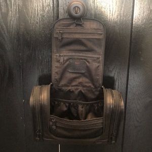 TUMI ALPHA 2 travel kit